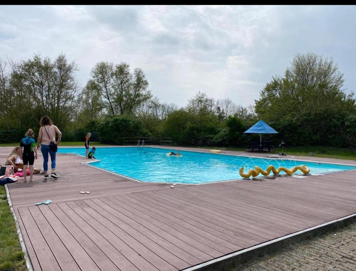 V10 * Makkum